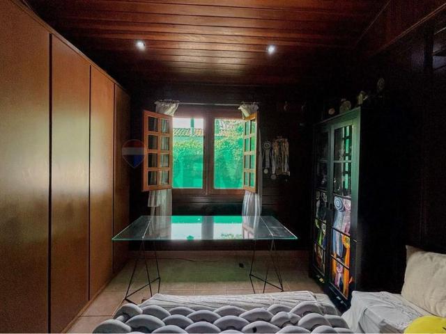 Casa em condomínio para alugar com 4 quartos, 2 suítes e área de lazer com piscina