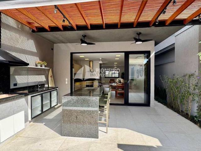 Casa em condomínio para locação em Juquehy, a 450m da praia!