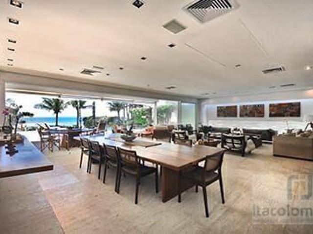Casa em condomínio pé na areia na Praia da Baleia