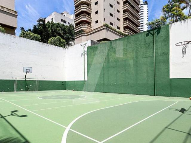 Casa em condomínio próximo ao Clube Paineiras