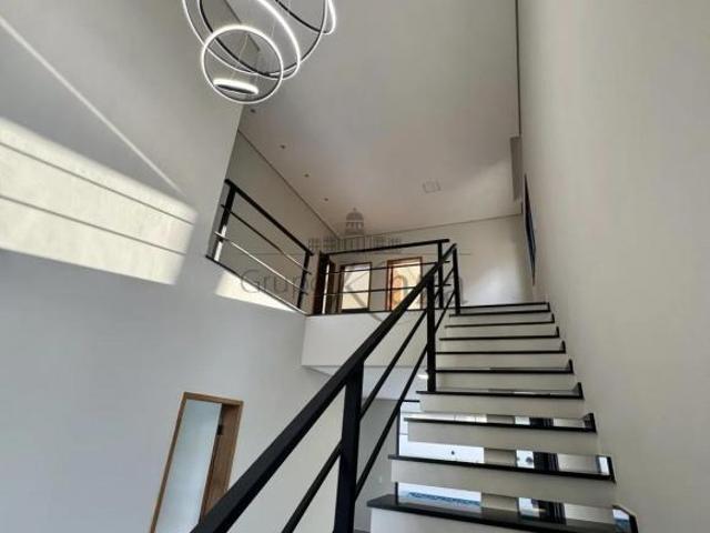 Casa em Condomínio Residencial Fogaça Jardim Panorama 3 Dormitórios 204m²