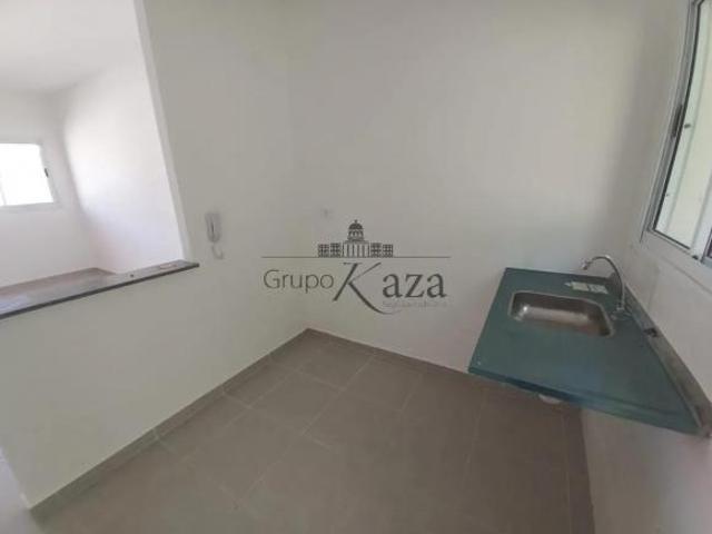Casa em Condomínio Residencial Flor de Liz Jardim Nova Esperança 2 Dormitó