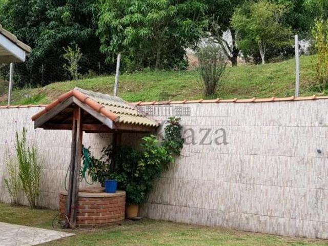 Casa em Condomínio Terras de Santa Helena Jacareí 3 Dormitórios Uma Suíte Terreno 1512m²
