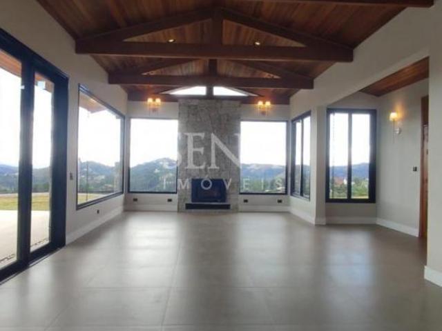 Casa Em Condomínio / Venda