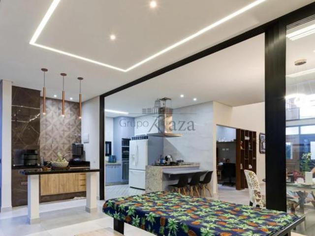 Casa em Condomínio Vivva Residencial Clube Jacareí 3 Suítes 212 m² área útil terreno 250m²