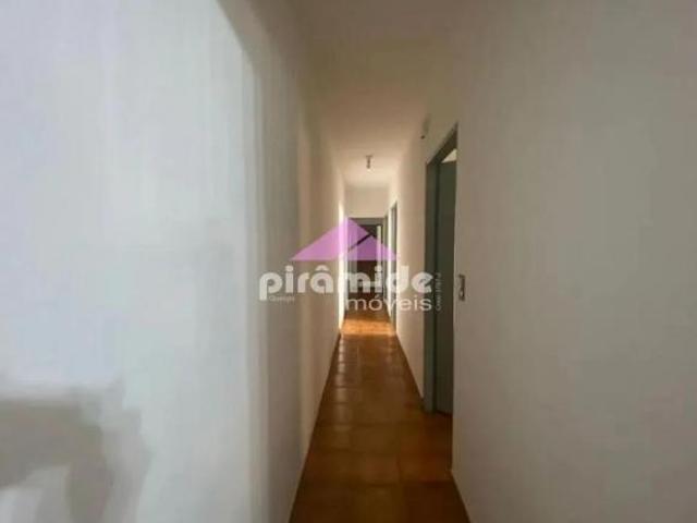Casa em Conjunto Residencial Trinta e Um de Março, São José dos Campos/SP de 213m² 4 quartos à venda