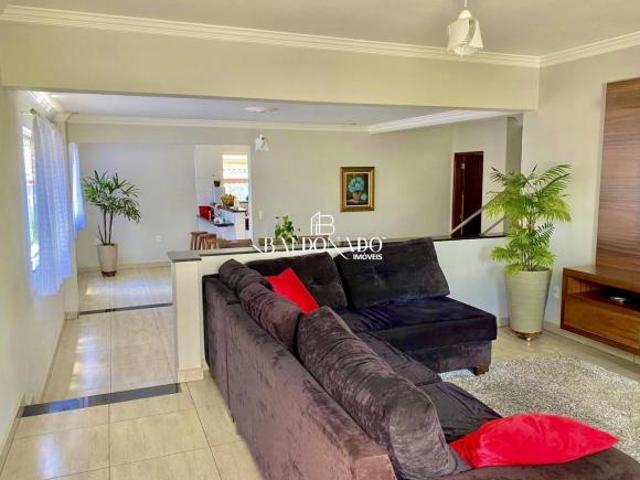 Casa em Extrema MG à venda 227,38m² de construção, 3 dorm
