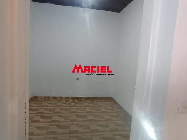 Casa em frente do supermercado próximo a escola Senai e varias outras
