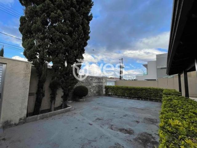 Casa em Guilhermina Vieira Chaer, Araxá/MG de 247m² 4 quartos à venda por R$ 760.000,00