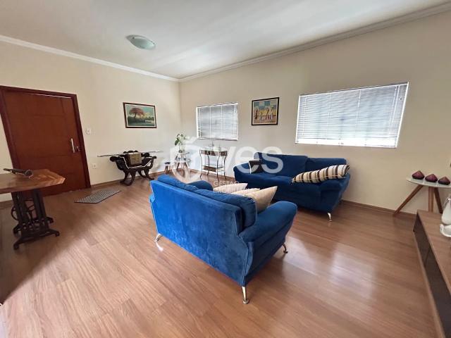 Casa em Guilhermina Vieira Chaer, Araxá/MG de 220m² 3 quartos à venda por R$ 899.800,00