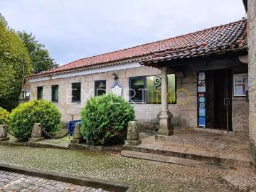 Casa em Granito com grande potencial Nelas