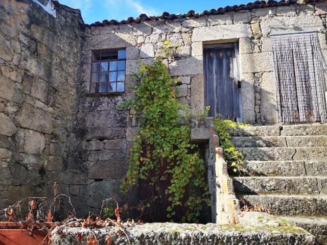Casa em Granito para recuperar no Casteleiro
