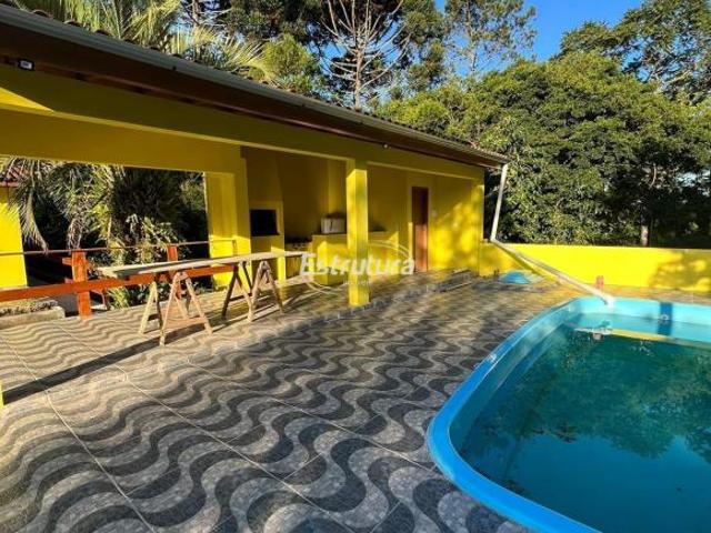 Casa em Itaara com piscina aquecida, quiosque, quadra de volei