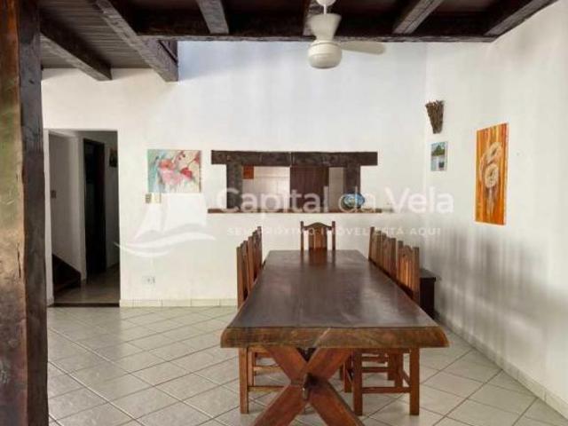 CASA EM ILHABELA, PRÓXIMO AO CENTRO COMERCIAL