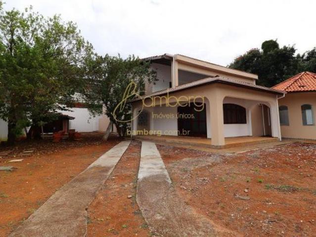 Casa em Interlagos. Reformada e pronta para você. Aceita permuta e financiamento
