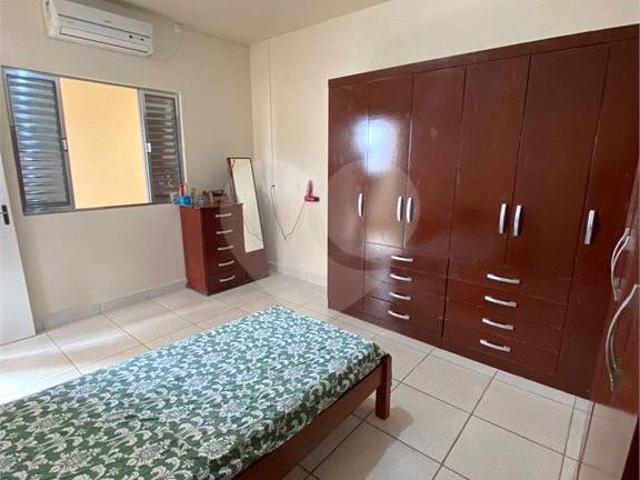 Sobrado à venda com 3 quartos em Jundiapeba, Mogi das Cruzes