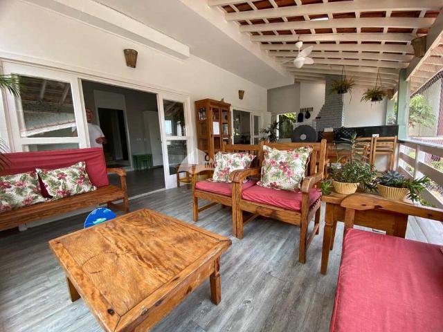 Casa em Juquehy para locação anual a 50m da praia de Juquehy