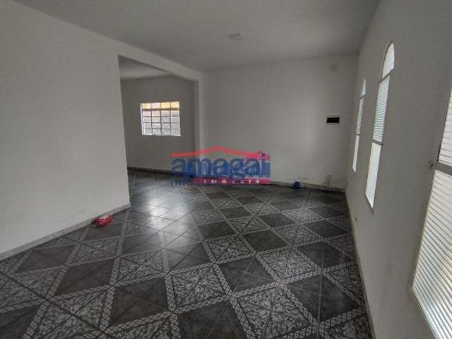 Casa em Jacareí, no bairro Jardim do Vale, à venda