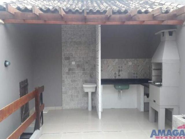 Casa em Jacareí, no bairro Jardim Emília, à venda