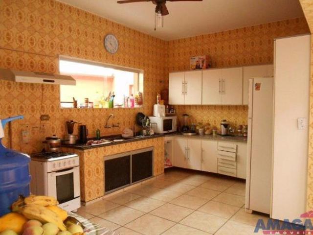 Casa em Jacareí, no bairro Jardim Jacinto, à venda