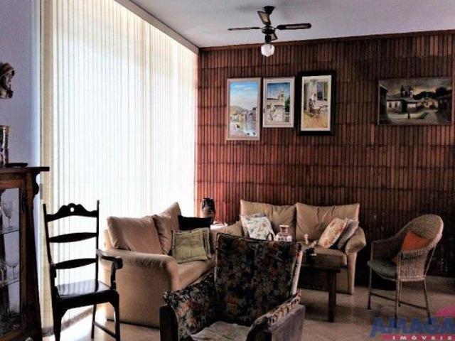 Casa em Jacareí, no bairro Jardim Liberdade, à venda