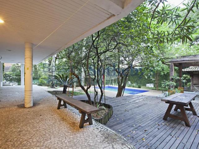 Casa em local nobre e arborizado