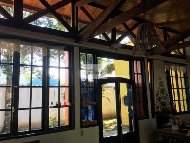 Casa em localização privilegiada a 300 metros da praia de Barra com otimo terreno