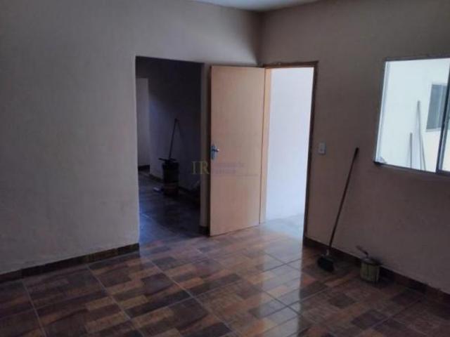 CASA EM LOTE DE 360 METROS, BEM ESTRUTURA E GARAGEM PARA Vï¿½RIOS CARROS