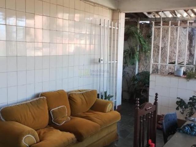 CASA EM LOTE DE 440 M2 BEM LOCALIZADA