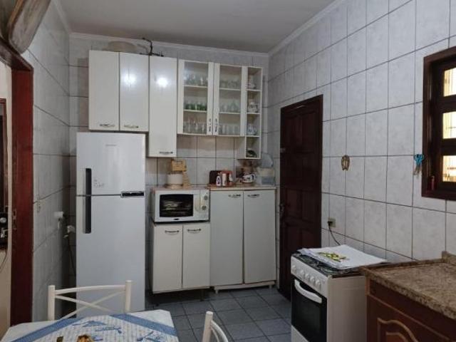 CASA EM LOTE INTEIRO COM TERRENO BAIRRO MARACANÃ!