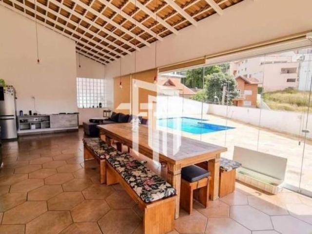 Casa em Parque Vivaldi Leite Ribeiro, Poços de Caldas/MG de 400m² 4 quartos à venda por R$ 2.350.000