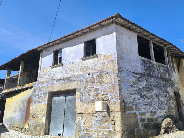 Casa em pedra para reabilitação