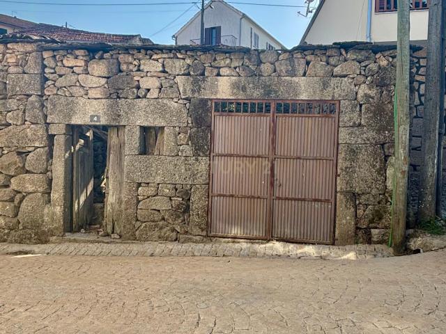 Casa em Pedra com Pátio Privado