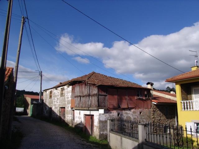 CASA EM PEDRA, PARA RECONSTRUIR, MOUÇÓS