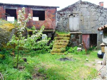 Casa em pedra para recuperação total em Vila Meã / Vila Real