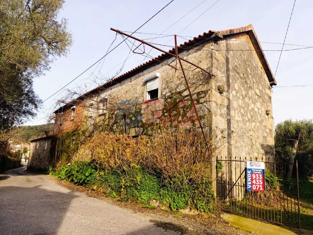 Moradia em Pedra para Restauro com 1.842 m² de Terreno | Duas Igrejas, Vila Verde