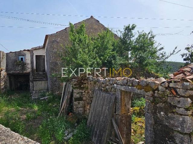 Casa em pedra para restaurar no concelho de Pombal