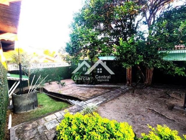 Casa com amplo terreno no Centro de Peruíbe