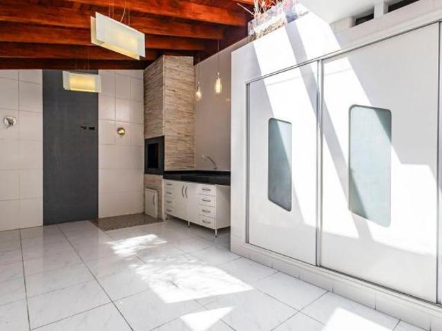 Casa em Pinheiros | 3 Dormitórios, 1 Suíte e 2 Vagas