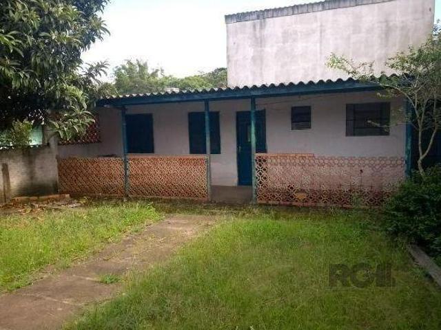 Casa em Porto Alegre, no bairro Espírito Santo, com 2 dormitório s, e 2 banheiros, à venda