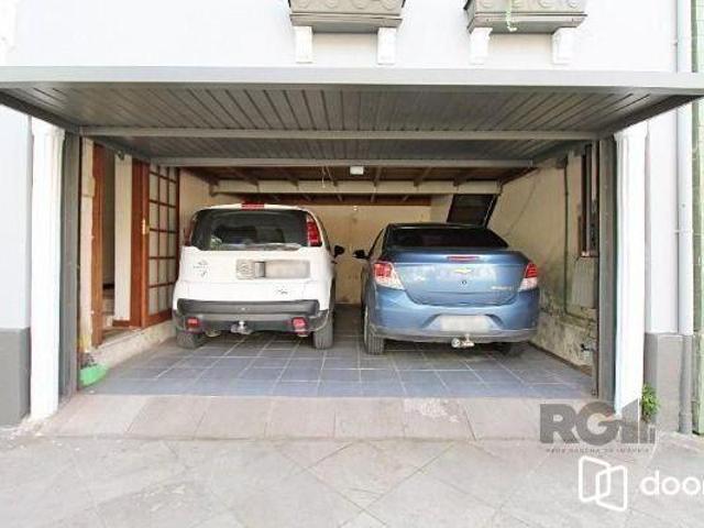 Casa em Porto Alegre, no bairro Floresta, com 3 dormitório s, e 3 banheiros, à