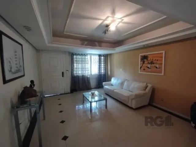 Casa em Porto Alegre, no bairro Ipanema, com 6 dormitório s, e 6 banheiros, par