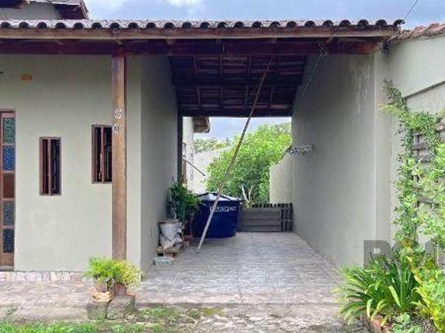Casa em Porto Alegre, no bairro Lageado, com 3 dormitório s, e 3 banheiros, à venda