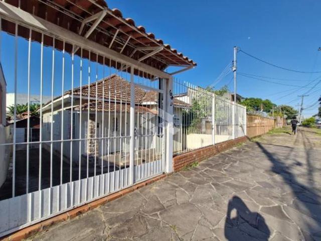 Casa em rua tranquila bairro Medianeira