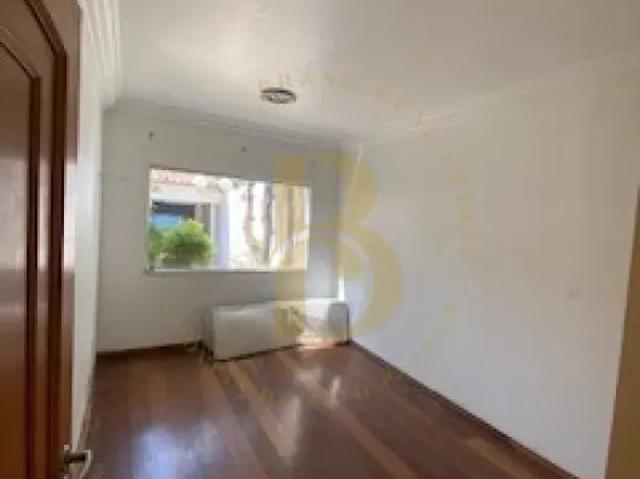 Casa em rua fechada de 440 m², à venda no bairro Jardim dos Estados