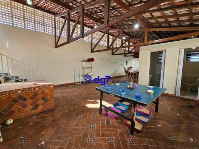 Casa em rua silenciosa no Butantã