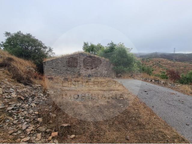 Casa em ruína, local tranquilo, na natureza, Alentejo na serra perto do Algarve. 20 km Salir, 60 km Aeroporto Faro