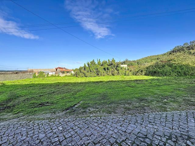 Casa em Ruínas para Recuperação com terreno | Coz, Alpedriz e Montes, Alcobaça