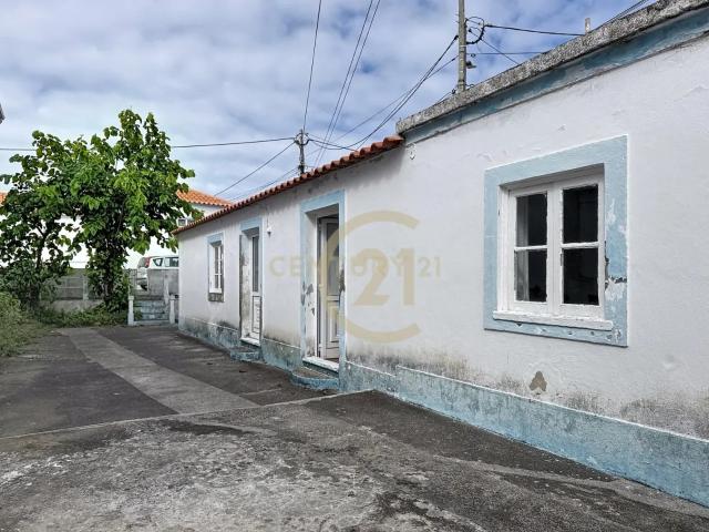 Casa em São Mateus da Calheta, Angra do Heroísmo para reconstrução