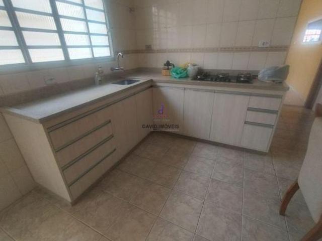 Casa em SJC, dois dormitórios, sala, cozinha, banheiro, vaga de garagem